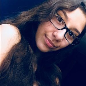 Meet your Posher, Anahi